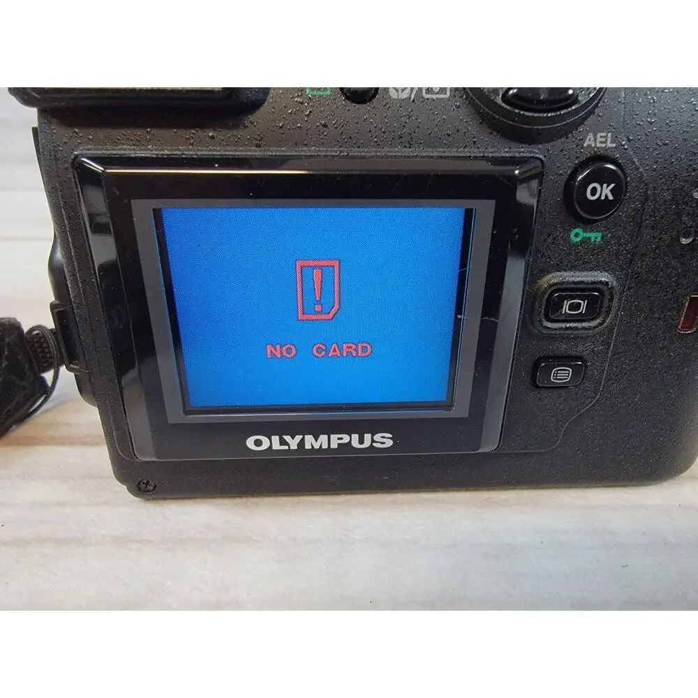 Olympus CAMEDIA C-3040 Zoom 3.3MP Digital Camera - Black W/Case Tested
